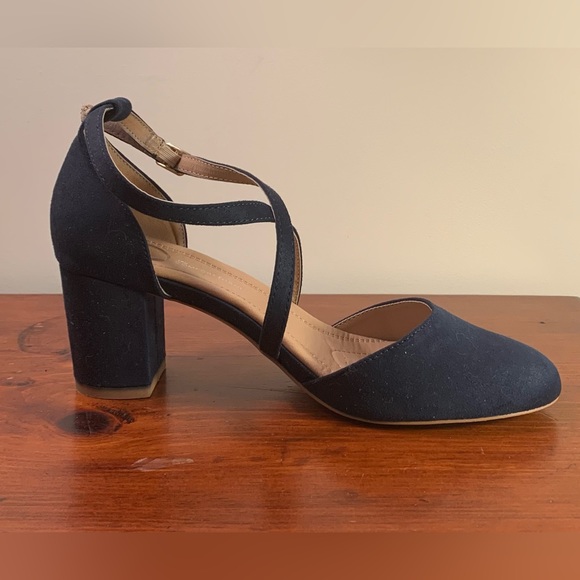 Journey Foster Navy Pumps NEW - Picture 4 of 9